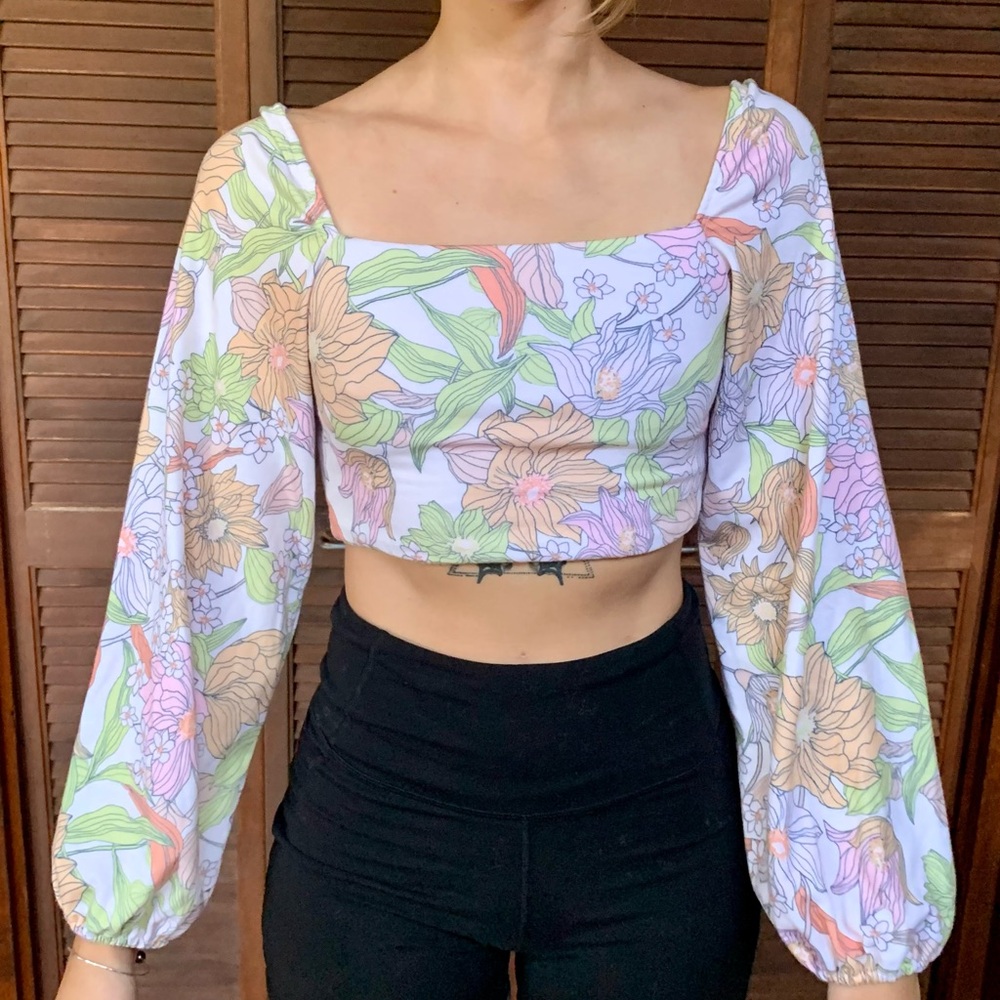 Boutique Floral Long Sleeve Crop Top